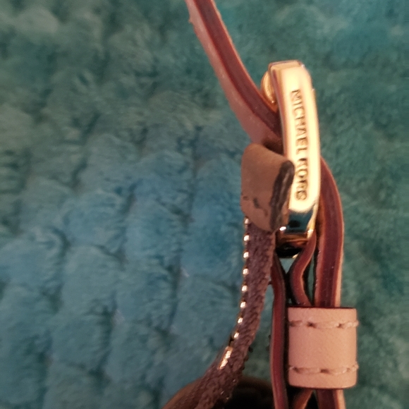 RARE: Mini grayson camo Michael Kors satchel - Picture 5 of 8